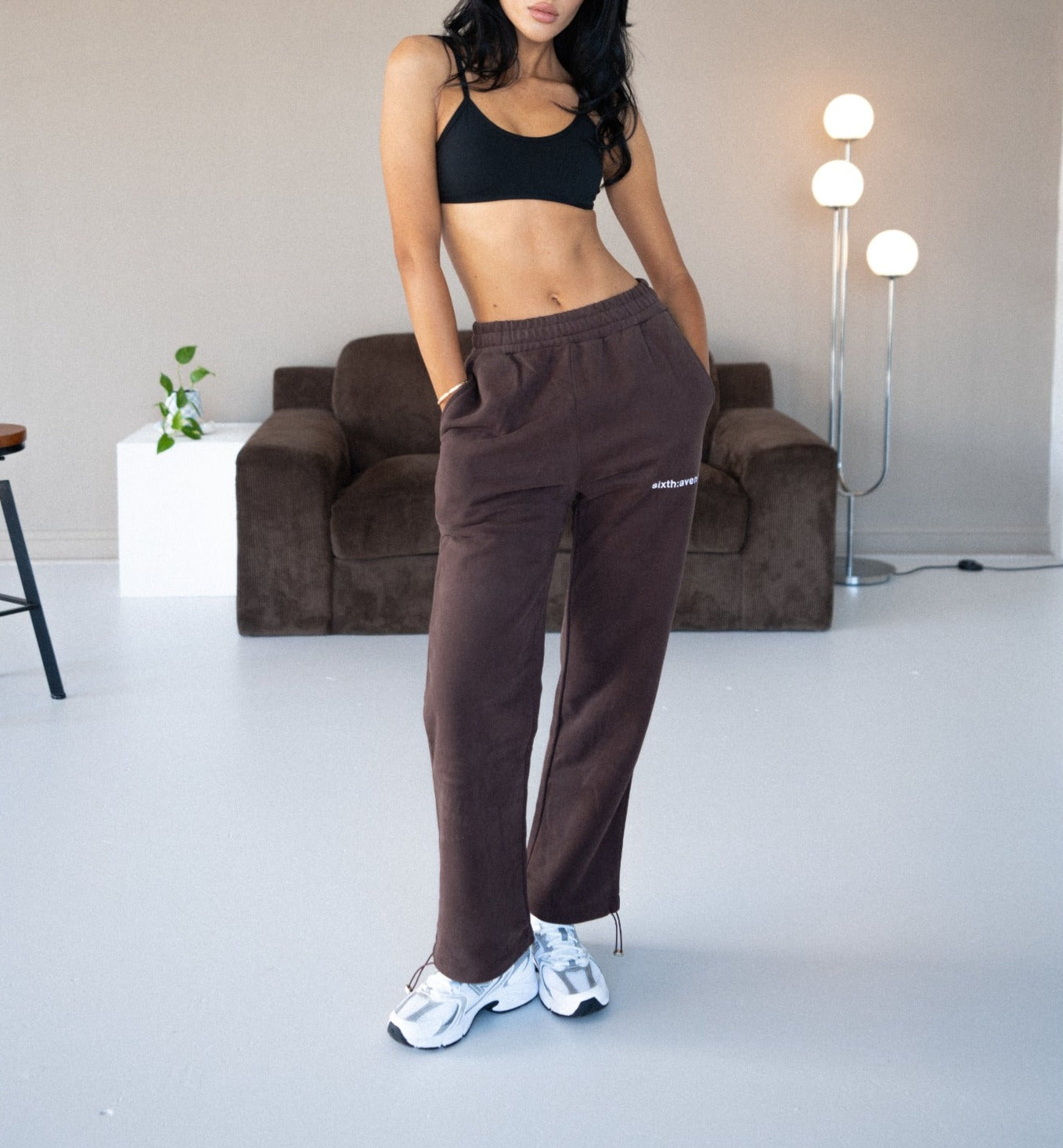 COLLEGE WIDE FIT SWEATS - BROWN