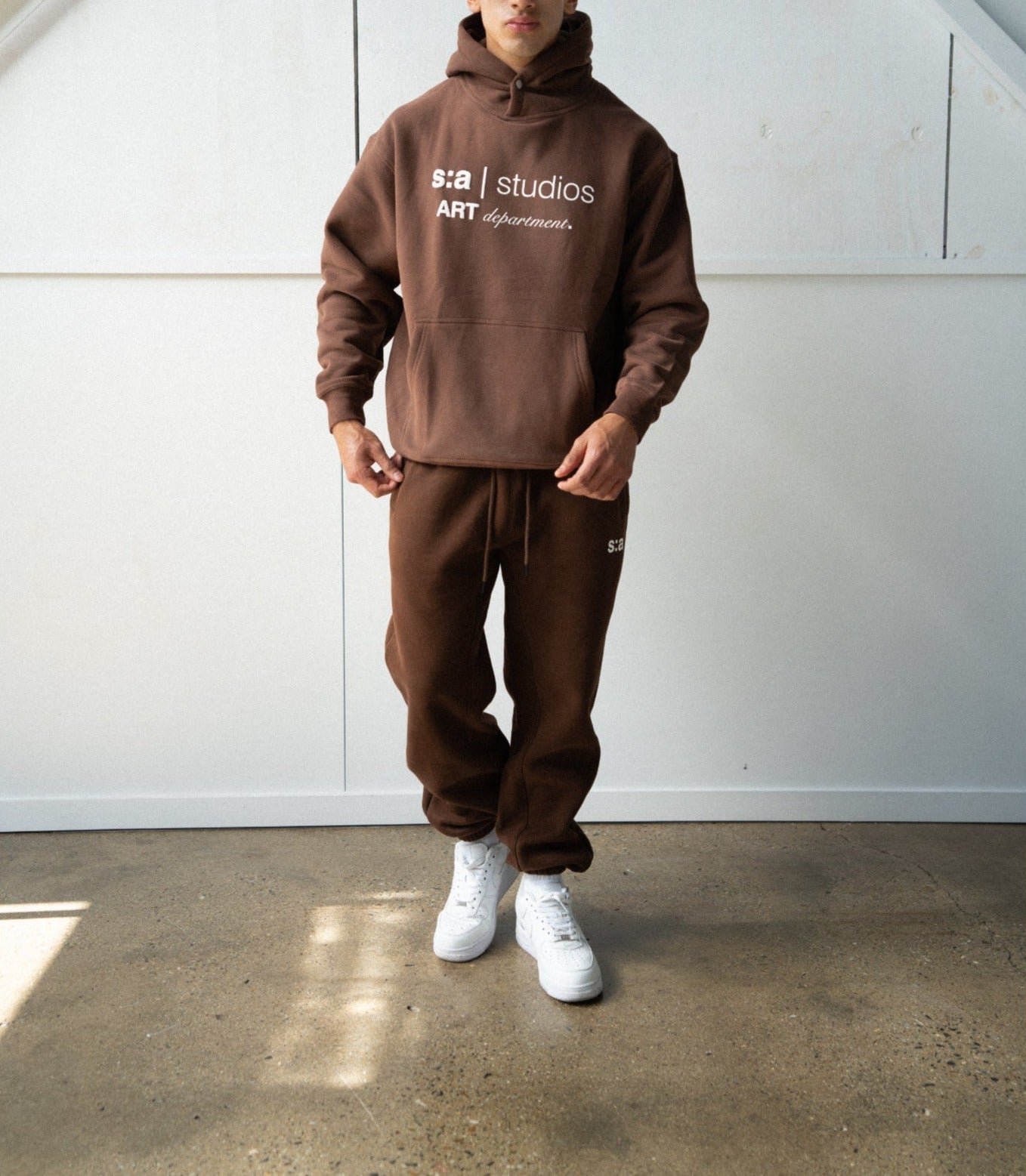 ART DEPARTMENT CUFFED SWEATS - DESSERT BROWN - Sixth Avenue