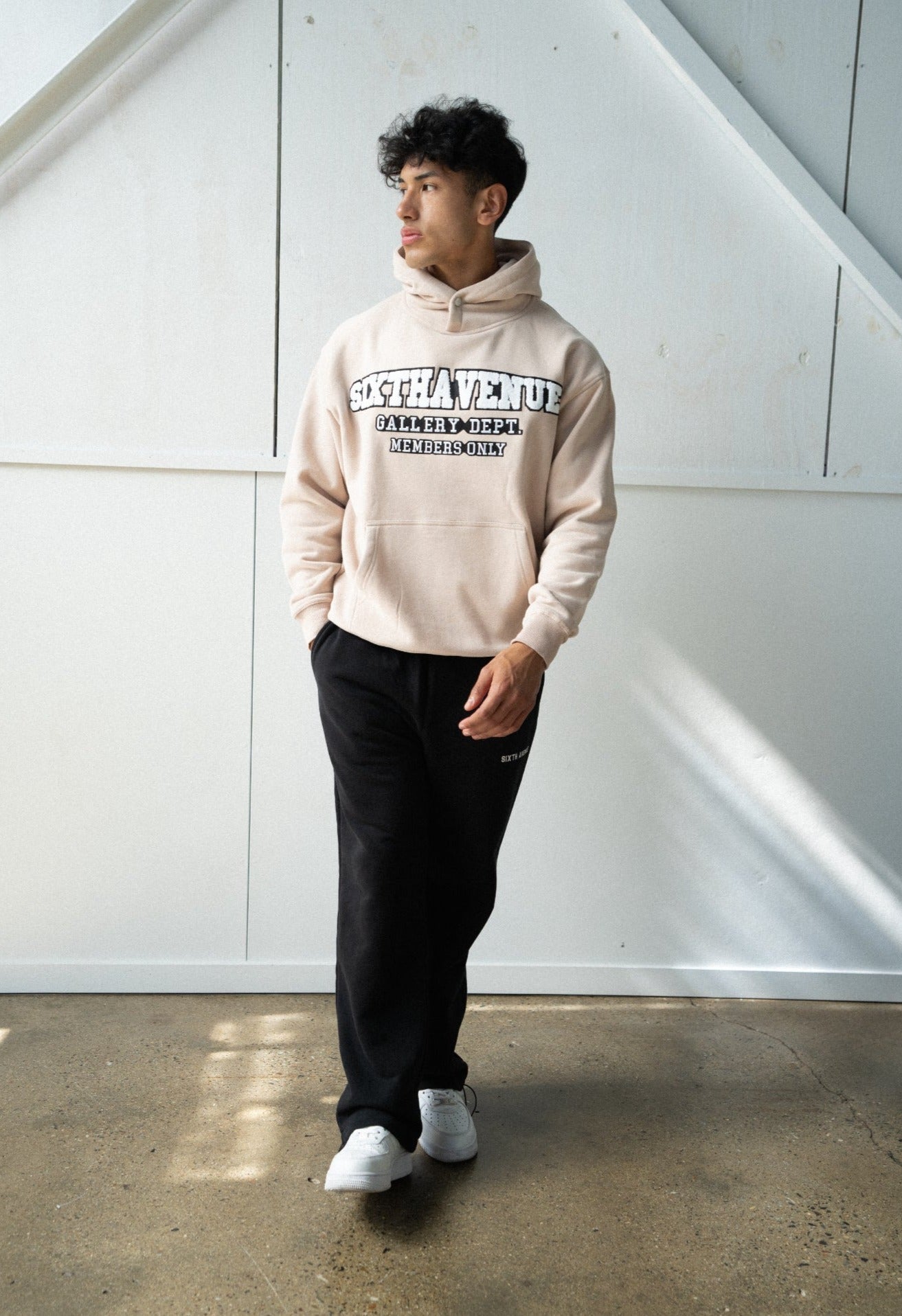 GALLERY HOODIE - BEIGE - Sixth Avenue